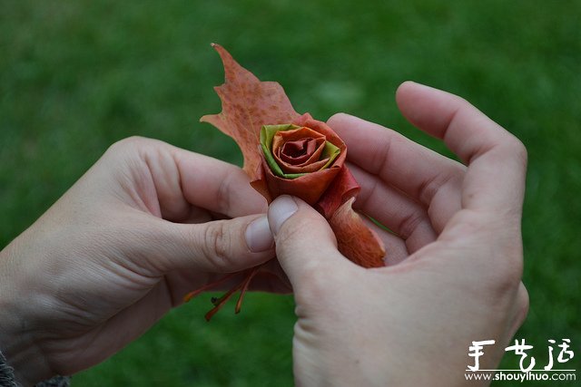 火紅楓葉手工制作的玫瑰 -  itrip.net.cn