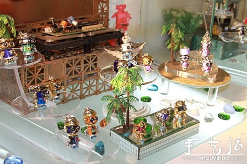 廢棄電腦零配件做成的創(chuàng)意飾品 -  itrip.net.cn