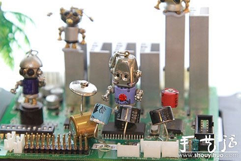 廢棄電腦零配件做成的創(chuàng)意飾品 -  itrip.net.cn