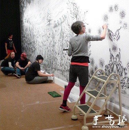 手指粘木炭粉后DIY創(chuàng)作的風(fēng)景繪畫(huà) -  itrip.net.cn