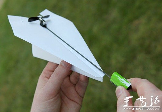 配備螺旋槳套件的紙飛機DIY -  itrip.net.cn
