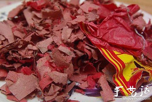 爆竹碎屑做成的紅包 -  itrip.net.cn