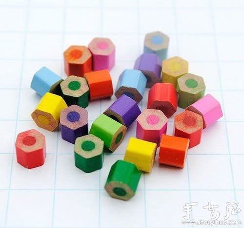 彩色鉛筆變廢為寶DIY漂亮項鏈的方法 -  itrip.net.cn