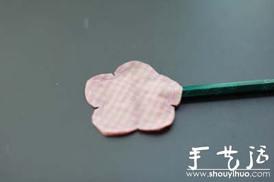手工布藝制作裝飾小花的教程 -  itrip.net.cn