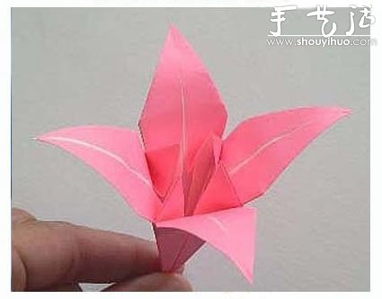漂亮的百合花折紙教程 -  itrip.net.cn