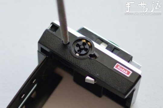 舊相機(jī)DIY改裝成iPhone手機(jī)充電插座 -  itrip.net.cn