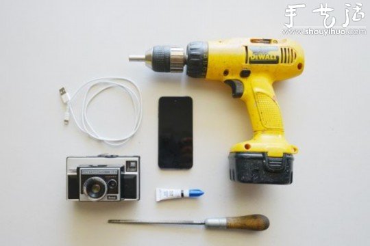 舊相機(jī)DIY改裝成iPhone手機(jī)充電插座 -  itrip.net.cn
