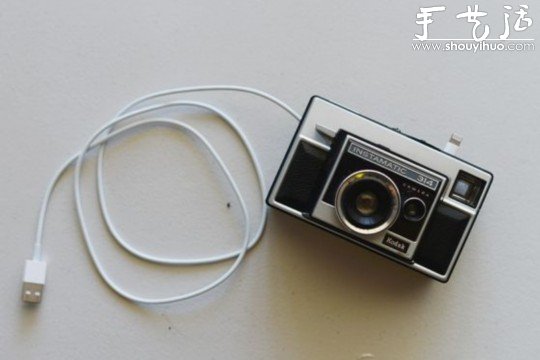 舊相機(jī)DIY改裝成iPhone手機(jī)充電插座 -  itrip.net.cn