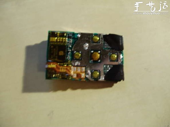DIY懷舊紅白機(jī)手柄MP3 -  itrip.net.cn