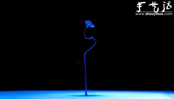 抓拍液體在水中的凝固瞬間 -  itrip.net.cn