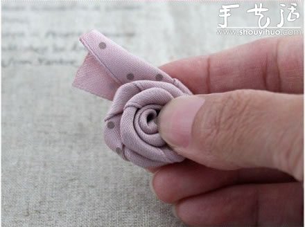 教你如何制作玫瑰花發(fā)繩發(fā)飾 -  itrip.net.cn