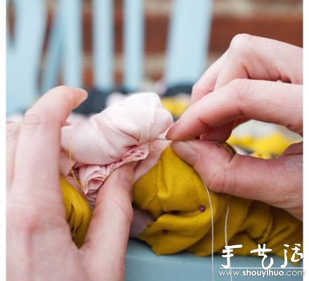 舊衣服DIY椅子坐墊的教程 -  itrip.net.cn