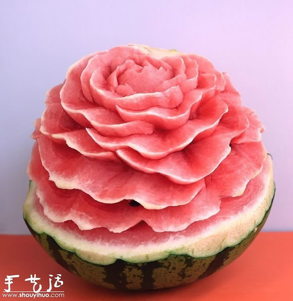 西瓜雕刻的玫瑰花 -  itrip.net.cn
