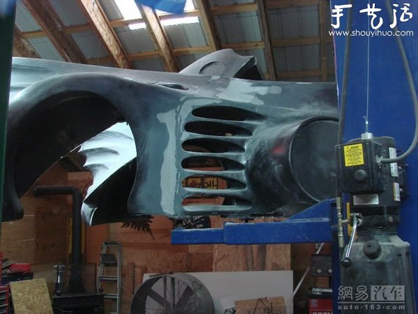 美國大叔破車改造 自制蝙蝠俠戰(zhàn)車 -  itrip.net.cn