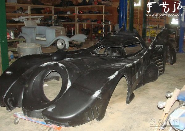 美國大叔破車改造 自制蝙蝠俠戰(zhàn)車 -  itrip.net.cn