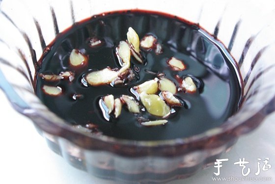 自制驅(qū)蚊藥膏 驅(qū)蚊紫草膏的制作方法 -  itrip.net.cn