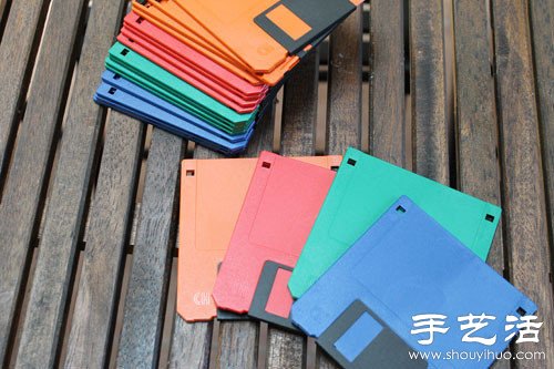 閑置磁盤廢物利用 手工制作亮麗花盆 -  itrip.net.cn