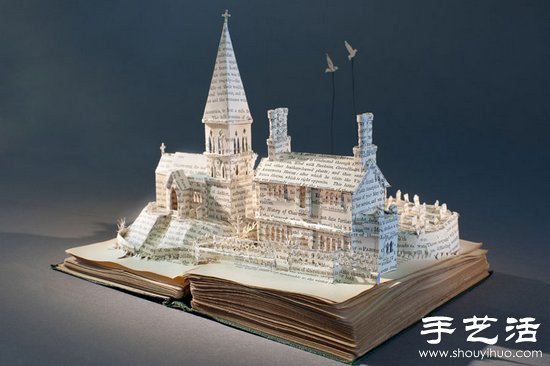 廢舊書本DIY創(chuàng)作驚人紙模作品 -  itrip.net.cn