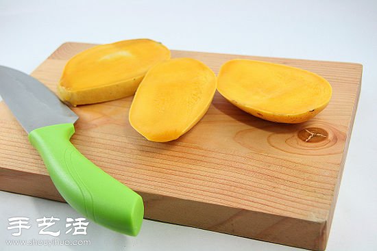 芒果丁的切法 教你如何切出漂亮的芒果丁  -  itrip.net.cn