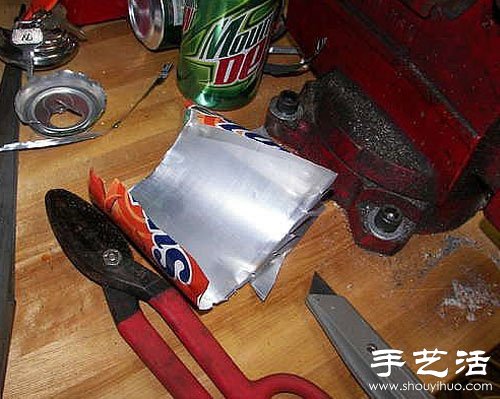 易拉罐廢物利用手工制作百合花 -  itrip.net.cn