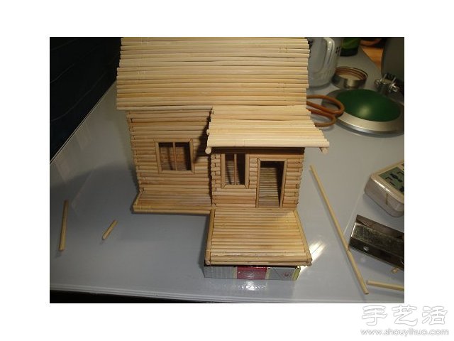 一次性筷子變廢為寶 手工制作小木屋模型 -  itrip.net.cn