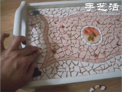 瓷磚碎片廢物利用改造舊托盤(pán) -  itrip.net.cn