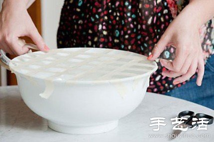家庭插花小竅門 用膠帶幫你定位DIY -  itrip.net.cn