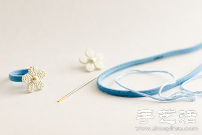 紐扣+松緊帶 DIY手工制作可愛(ài)小花戒指 -  itrip.net.cn