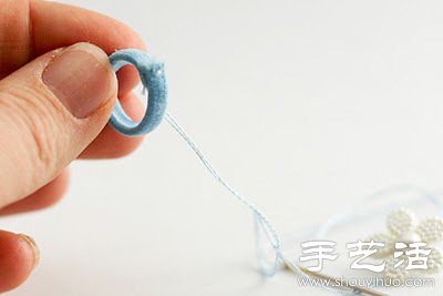 紐扣+松緊帶 DIY手工制作可愛(ài)小花戒指 -  itrip.net.cn