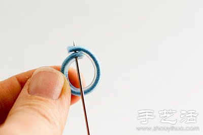 紐扣+松緊帶 DIY手工制作可愛(ài)小花戒指 -  itrip.net.cn