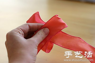蝴蝶結(jié)絲帶手環(huán)手工制作教程 -  itrip.net.cn