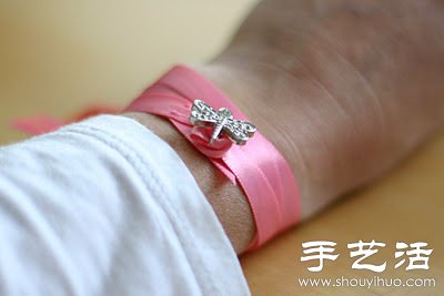 蝴蝶結(jié)絲帶手環(huán)手工制作教程 -  itrip.net.cn