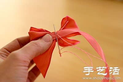 蝴蝶結(jié)絲帶手環(huán)手工制作教程 -  itrip.net.cn