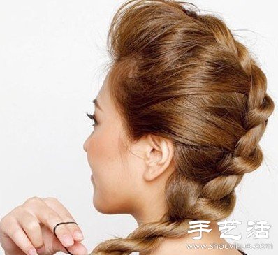 簡(jiǎn)單時(shí)尚的編發(fā)DIY教程 -  itrip.net.cn