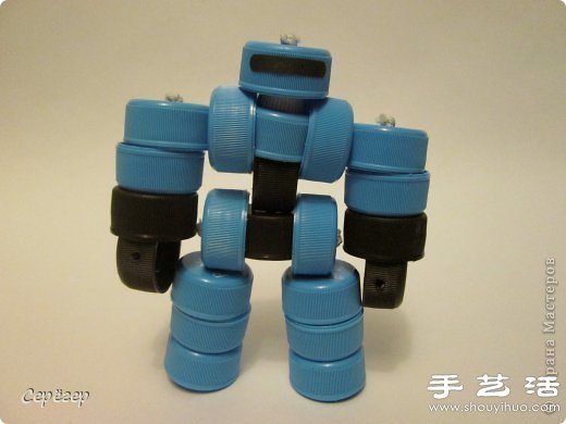 塑料瓶蓋變廢為寶手工制作機(jī)械戰(zhàn)警玩具 -  itrip.net.cn