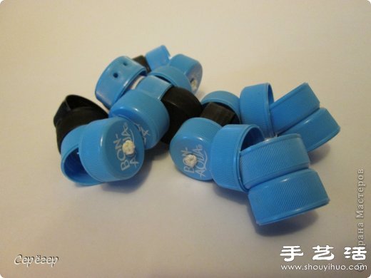 塑料瓶蓋變廢為寶手工制作機(jī)械戰(zhàn)警玩具 -  itrip.net.cn