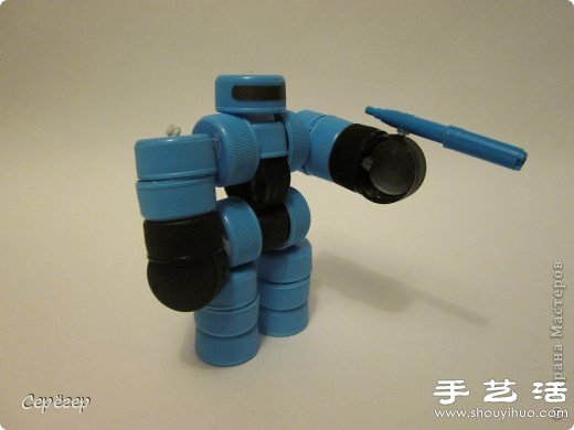 塑料瓶蓋變廢為寶手工制作機(jī)械戰(zhàn)警玩具 -  itrip.net.cn