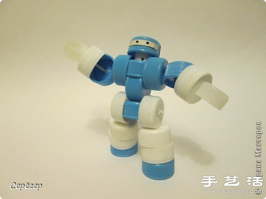 塑料瓶蓋變廢為寶手工制作機(jī)械戰(zhàn)警玩具 -  itrip.net.cn