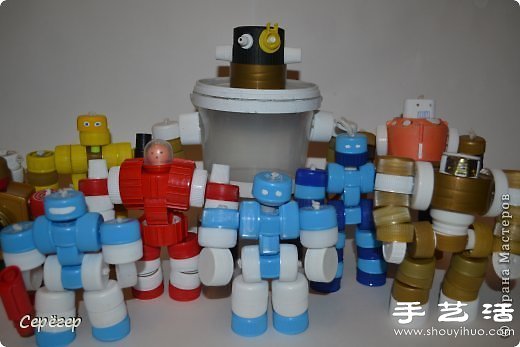 塑料瓶蓋變廢為寶手工制作機(jī)械戰(zhàn)警玩具 -  itrip.net.cn