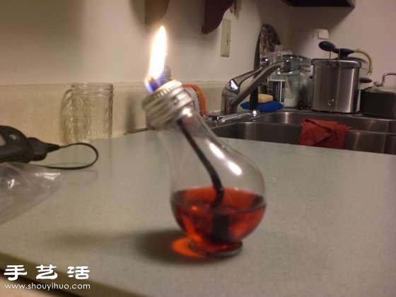 白熾燈泡廢物利用DIY制作浪漫小油燈 -  itrip.net.cn