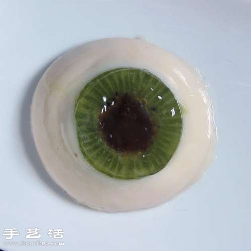 DIY讓人毛骨悚然的萬圣節(jié)“眼球”甜點 -  itrip.net.cn