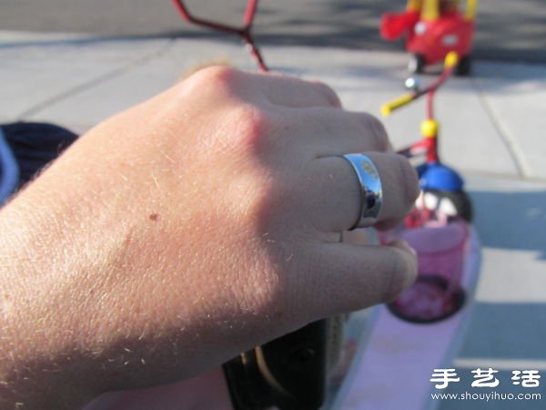 看手工牛人用硬幣DIY制作戒指 -  itrip.net.cn