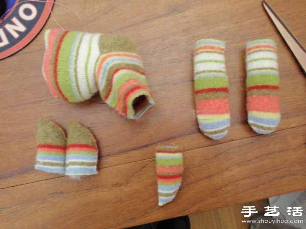 襪子制作毛絨絨的可愛小狗玩偶 -  itrip.net.cn