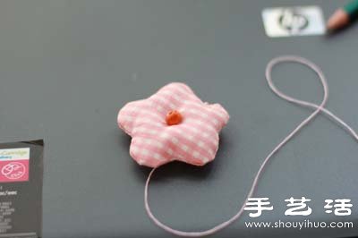 不織布教程：布藝小花改造抱枕的方法 -  itrip.net.cn