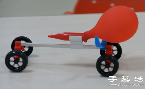 利用反作用力原理制作氣球噴氣玩具車 -  itrip.net.cn