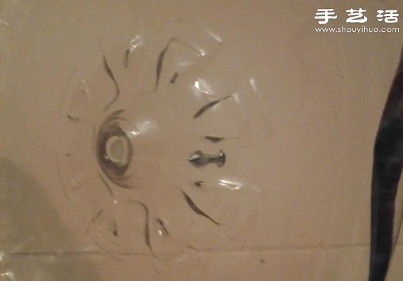 塑料油瓶手工DIY制作自行車(chē)把手防風(fēng)罩 -  itrip.net.cn