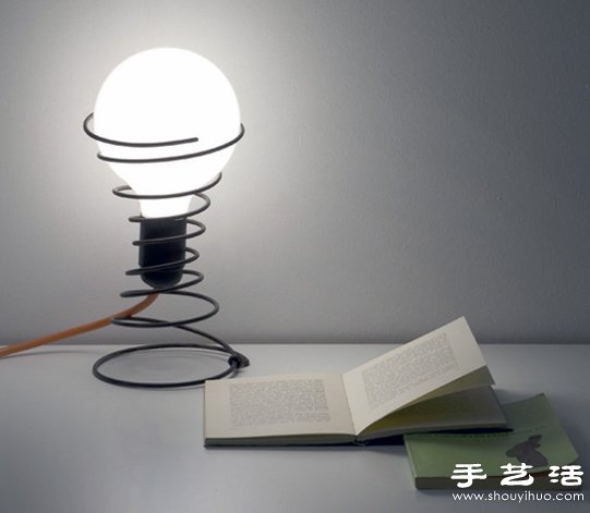 舊彈簧廢物利用 DIY簡潔時(shí)尚臺(tái)燈 -  itrip.net.cn
