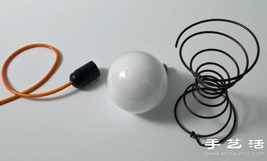 舊彈簧廢物利用 DIY簡潔時(shí)尚臺(tái)燈 -  itrip.net.cn