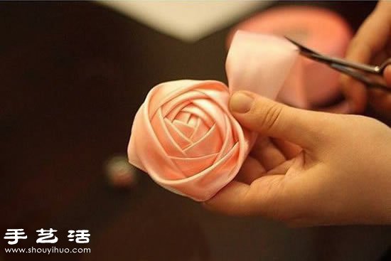 漂亮絲帶花球/繡球手工制作圖解教程 -  itrip.net.cn