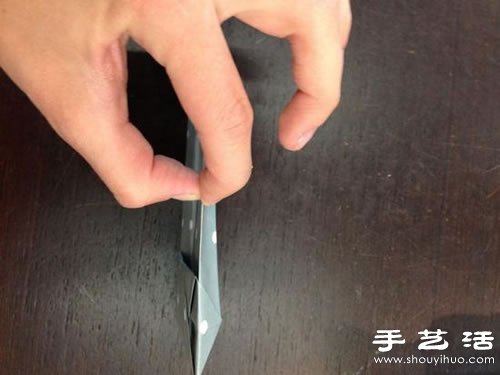 手工折紙制作經(jīng)典的禮品包裝袋 -  itrip.net.cn